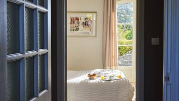 9 chambres, fer et planche à repasser, lit parapluie, Wi-Fi gratuit