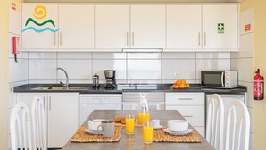 茶具/咖啡用具、冰箱、微波炉、烤箱