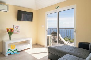 Flat-screen TV - Peaceful, great for walks | SeaView Apartment (Prazeres)