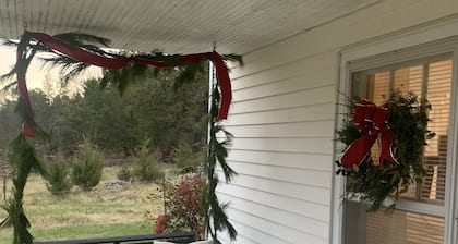 Authentic 100 Year Old Farmhouse, Farm setting in the foothills of the Smokies