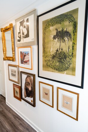 Interior - Elegant apt on Capitol Hill with high-end finishes and furnishings (Washington)