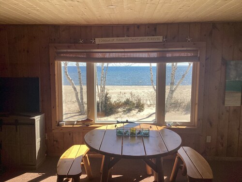 Shoreline Oasis- Your Spring Escape with Sandy Shores and Lakeside Views