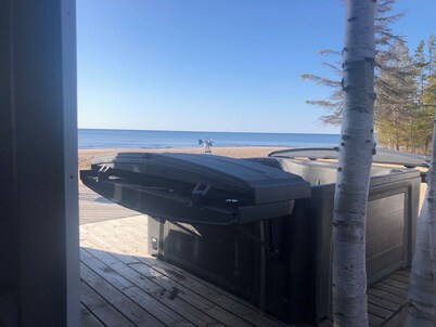 Shoreline Oasis- Your Cozy Autumn Retreat with Beachfront Beauty