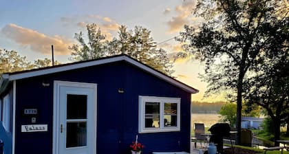 Pratt Lake Place- Pets welcome! 4 seasons cottage!