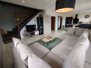 TV - Comfortable Chalet - View of Lake Aiguebelette (La Motte-Servolex)