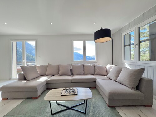 Comfortable Chalet - View of Lake Aiguebelette