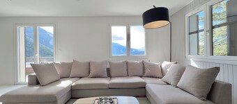 Comfortable Chalet - View of Lake Aiguebelette