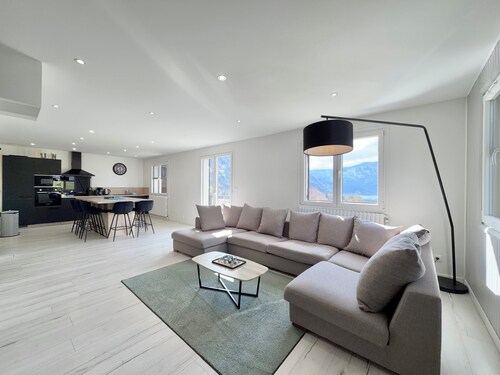 Comfortable Chalet - View of Lake Aiguebelette