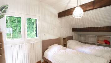 5 slaapkamers, een strijkplank/strijkijzer, wifi