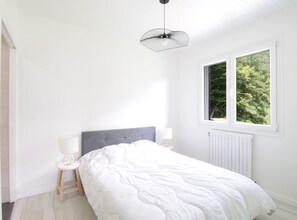 5 bedrooms, iron/ironing board, WiFi