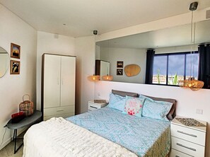 1 bedroom, travel cot, free WiFi, bed sheets - Casinha Atlântica by LovelyStay (Funchal)