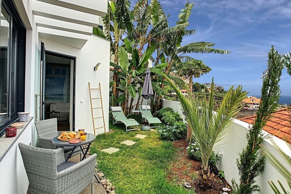 Discover a cozy and intimate house in Funchal, complete with a charming garden, perfect for a romantic retreat for two. #funchal