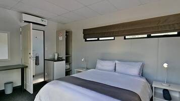 Family Room | Premium bedding, minibar, desk