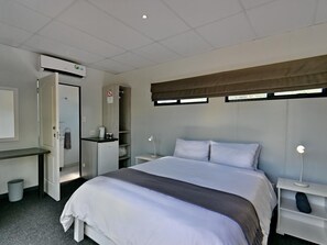 Ropa de cama de alta calidad, minibar y escritorio 