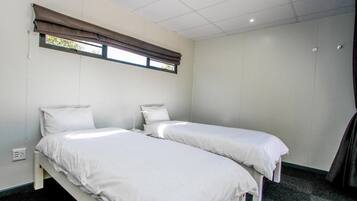 트윈룸 | 고급 침구, 미니바, 책상