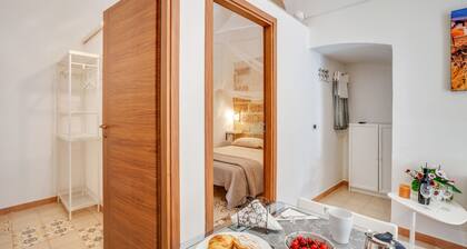 Tiny House 21 Bright Aparment