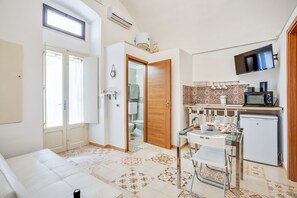 Private kitchen - Tiny House 21 Bright Aparment (Polignano a Mare)