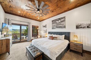 6 bedrooms, iron/ironing board, Internet, bed sheets - Cranberry View Lodge - VIEWS, Privacy, Gated Community, Game Table! (Newland)