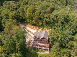 Exterior - Cranberry View Lodge - VIEWS, Privacy, Gated Community, Game Table! (Newland)