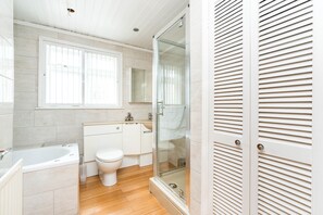 Bathtub, jetted bath, hair dryer, towels