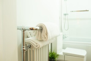 Habitación doble panorámica, baño en la habitación, vista al jardín (Room 2) | Baño