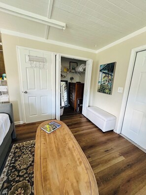 1 bedroom, iron/ironing board, free WiFi, bed sheets - Serene Tiny Home on Farm in Lithia Overlooks Green Space (Lithia)