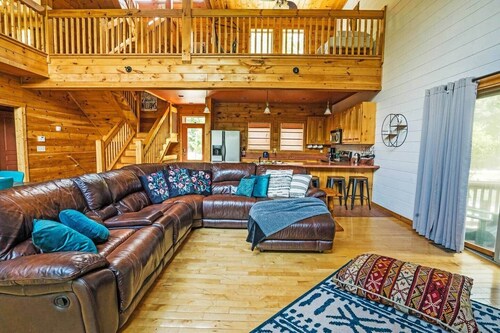 Frog Pond Hollow Lodge Private private pool/ lake