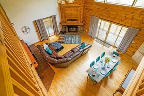 Smart TV, fireplace, DVD player, table tennis