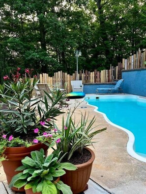 حمّام سباحة خارجي، حمّام سباحة مُدفَّأ