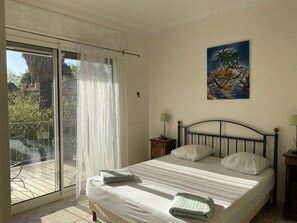 6 bedrooms, in-room safe, desk, iron/ironing board - MAS CATALAN 12/14 people - PRIVATE SWIMMING POOL and PARKING (Argelès-sur-Mer)