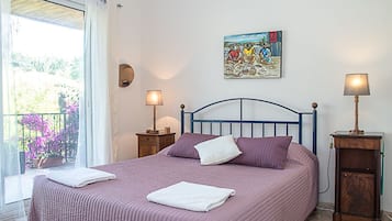6 bedrooms, in-room safe, desk, iron/ironing board