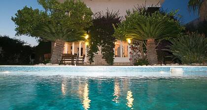 MAS CATALAN 12/14 people - PRIVATE SWIMMING POOL and PARKING