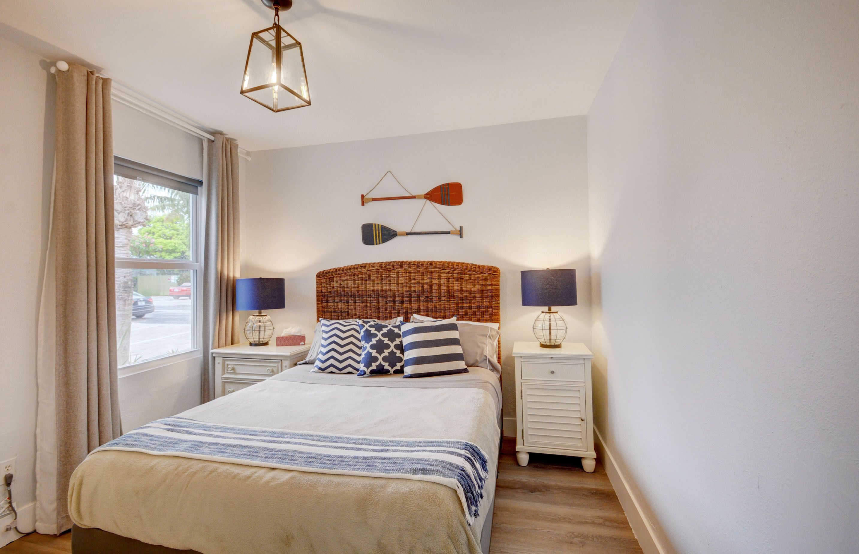 2 bedrooms, desk, iron/ironing board, travel crib