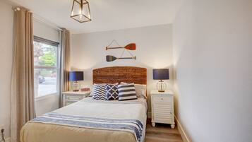 2 bedrooms, desk, iron/ironing board, travel crib