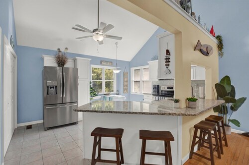 Newley Renovated Beach Home, Min. to Ocean City,1st FL. Master Suite, walk in
