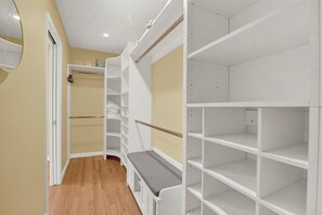 Interior - Newley Renovated Beach Home, Min. to Ocean City,1st FL. Master Suite, walk in (Ocean Pines)