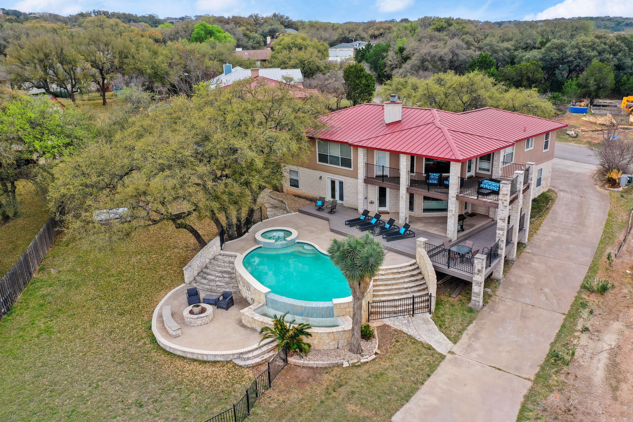 ⛵️ Deep Water Lakeside Retreat w/Pool, Hot Tub & Private Dock