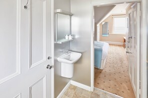 Bathroom - Sea View at 44 (Whitby)