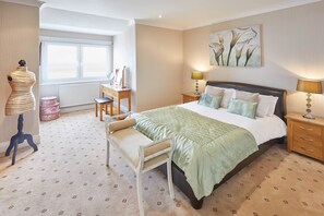 3 bedrooms, iron/ironing board, free WiFi