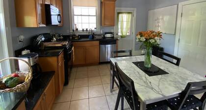 Spacious Egleston Sq 2 Bedroom (Dog Friendly)