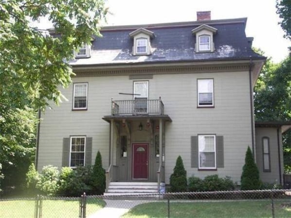 Exterior - Spacious Egleston Sq 3 Bedroom, Dog Friendly (Boston)