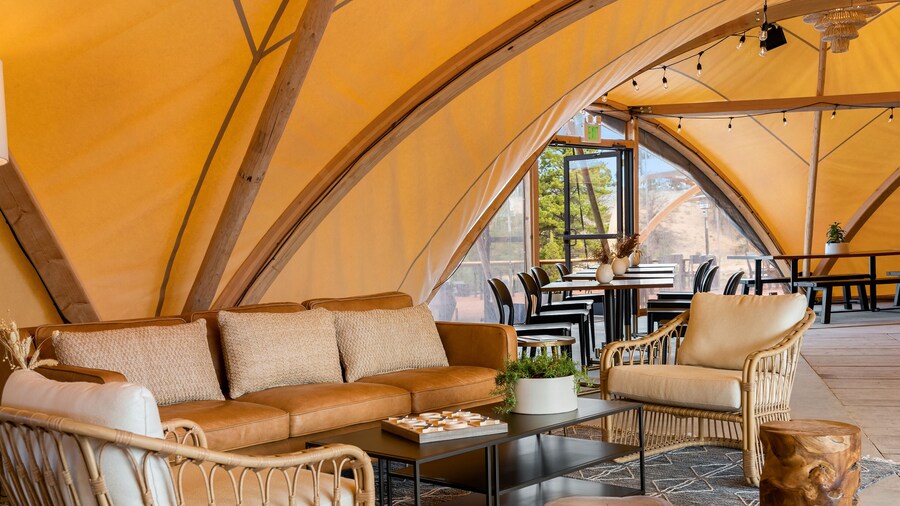 布莱斯峡谷帐篷下