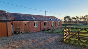 House, 2 Single Beds | Property grounds