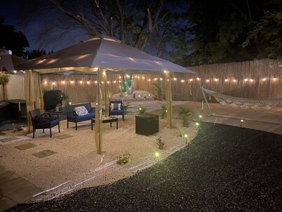 nice patio whit projector and Jacuzzi