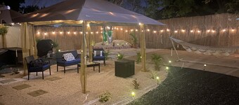 nice patio whit projector and Jacuzzi