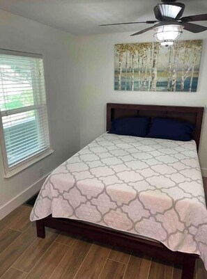 3 bedrooms, desk, WiFi