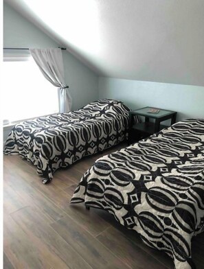3 bedrooms, desk, WiFi