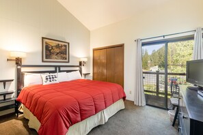 2 bedrooms, iron/ironing board, travel cot, free WiFi