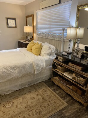 2 bedrooms, desk, iron/ironing board, travel crib