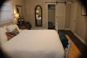 2 bedrooms, desk, iron/ironing board, travel crib